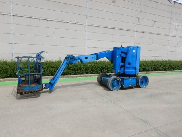 JLG E300AJP - Articulated boom lift: picture 3 JLG E300AJP - Articulated boom lift: picture 3
