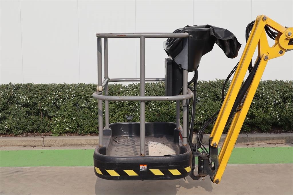 Articulated boom lift Niftylift HR17NE: picture 11