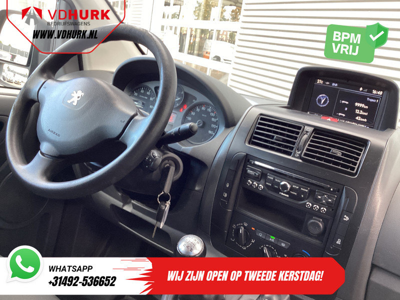 Peugeot Expert 2.0 HDI 130 pk L2 Dubbel Cabine DC EXPORT Airco/ Cruise/ Navi/ PDC/ Trekhaak - Small van, Crew cab van: picture 3 Peugeot Expert 2.0 HDI 130 pk L2 Dubbel Cabine DC EXPORT Airco/ Cruise/ Navi/ PDC/ Trekhaak - Small van, Crew cab van: picture 3