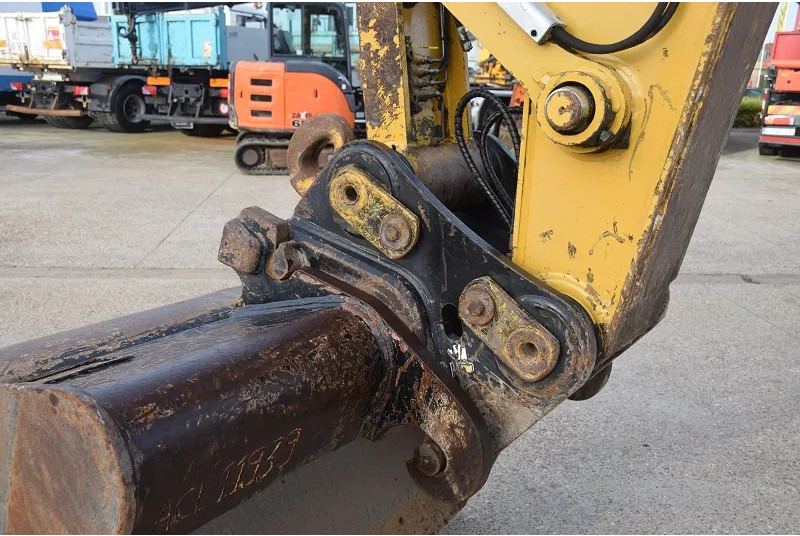 Crawler excavator Caterpillar 323E-stock id2: picture 13 Crawler excavator Caterpillar 323E-stock id2: picture 13