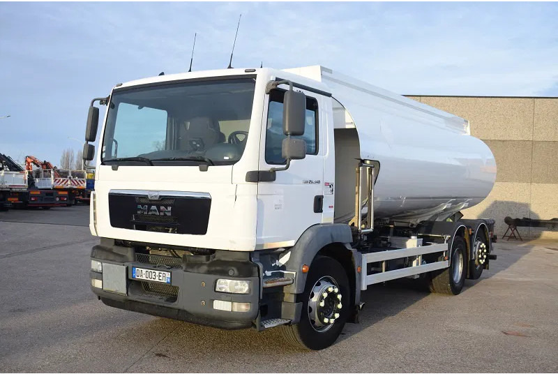 MAN TGM 26.340 - Tanker truck: picture 2 MAN TGM 26.340 - Tanker truck: picture 2