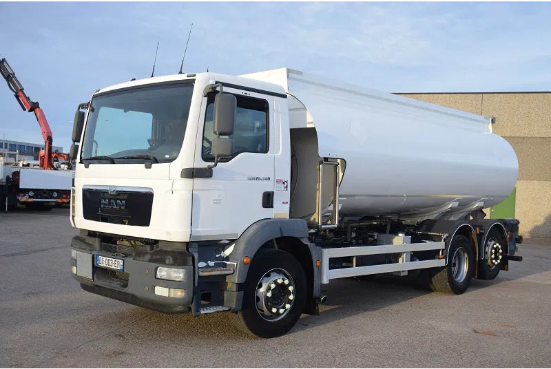 MAN TGM 26.340 - Tanker truck: picture 1 MAN TGM 26.340 - Tanker truck: picture 1