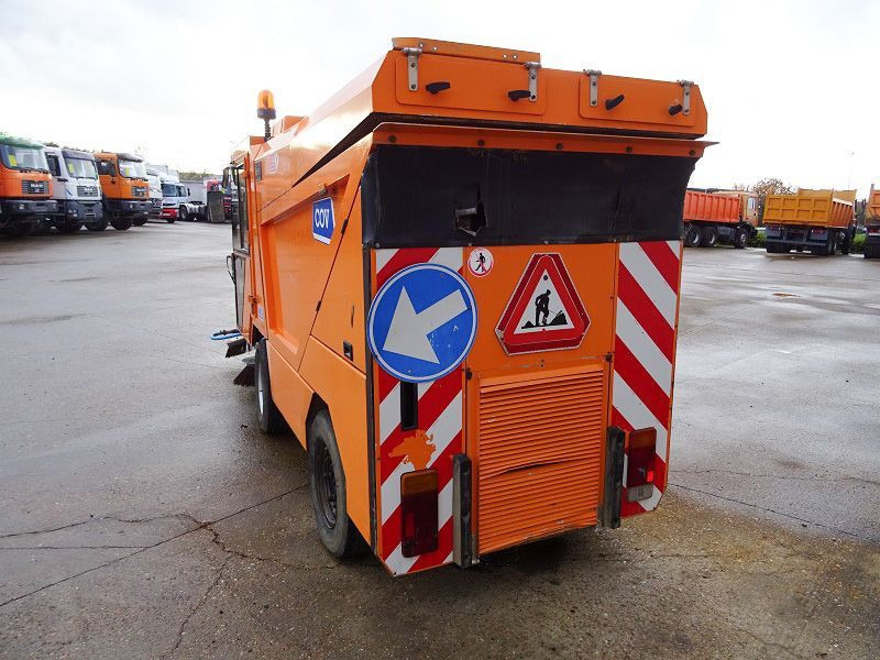 Hofmans HMF 185 - Industrial sweeper: picture 5 Hofmans HMF 185 - Industrial sweeper: picture 5