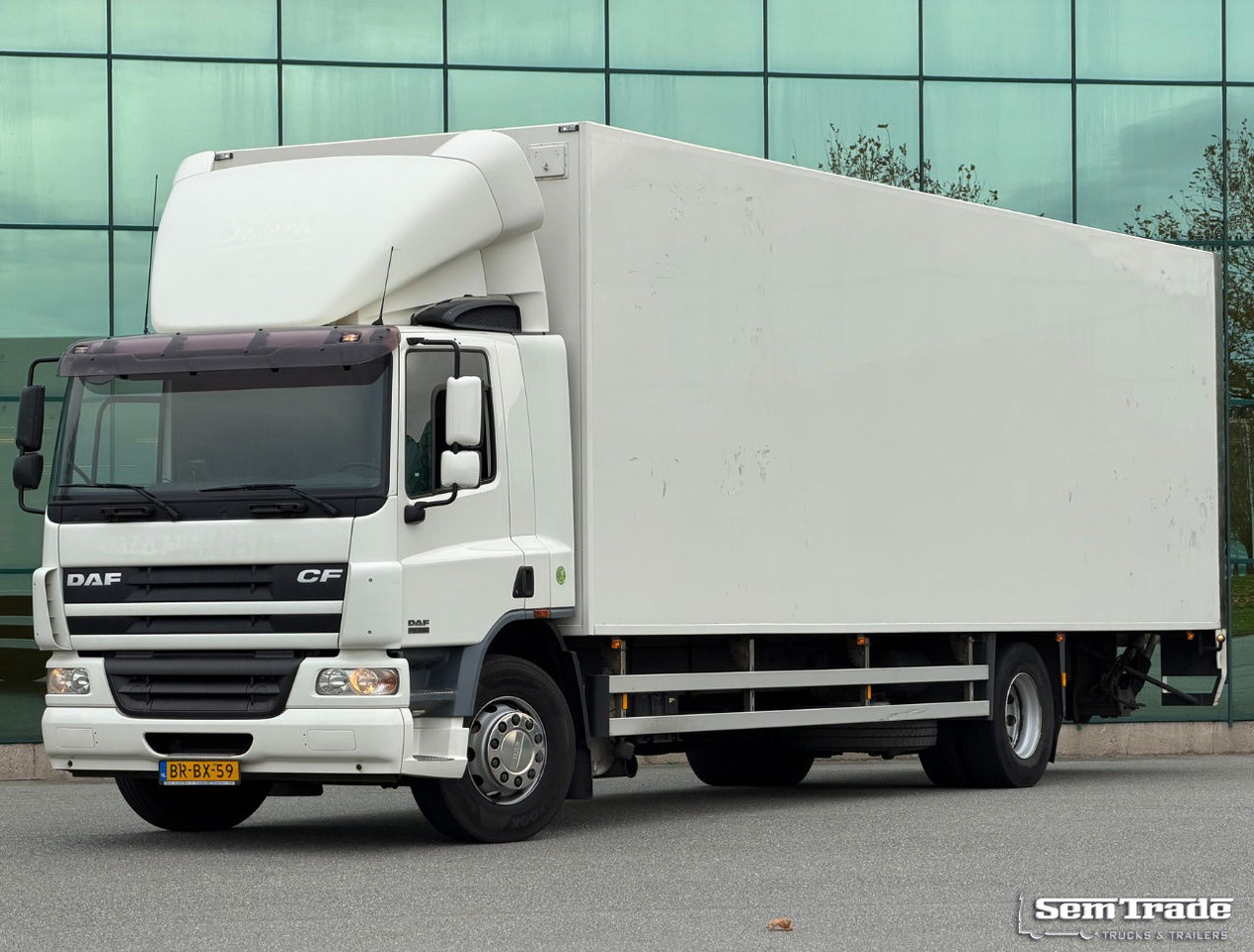 DAF CF 75.250 Euro 3 Manual Gearbox VAN Beurden Isolated BOX Tail Lift Super Condition NL-Truck - Box truck: picture 1 DAF CF 75.250 Euro 3 Manual Gearbox VAN Beurden Isolated BOX Tail Lift Super Condition NL-Truck - Box truck: picture 1