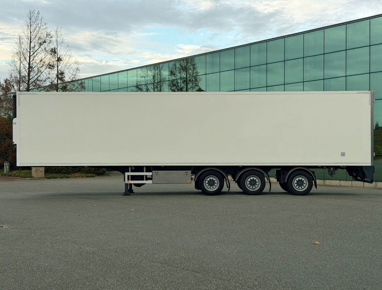 HTF 3-AS Heiwo 1345 x 250 x 265 CM Stuuras Tridec Super Staat NL Trailer - Refrigerated semi-trailer: picture 2 HTF 3-AS Heiwo 1345 x 250 x 265 CM Stuuras Tridec Super Staat NL Trailer - Refrigerated semi-trailer: picture 2