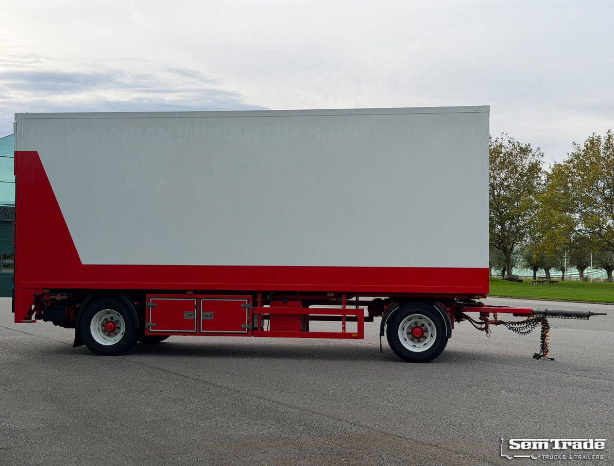 Heiwo Chassis + Isolated BOX 770x250x270 Inside Tail Lift Super Condition - Closed box trailer: picture 5 Heiwo Chassis + Isolated BOX 770x250x270 Inside Tail Lift Super Condition - Closed box trailer: picture 5