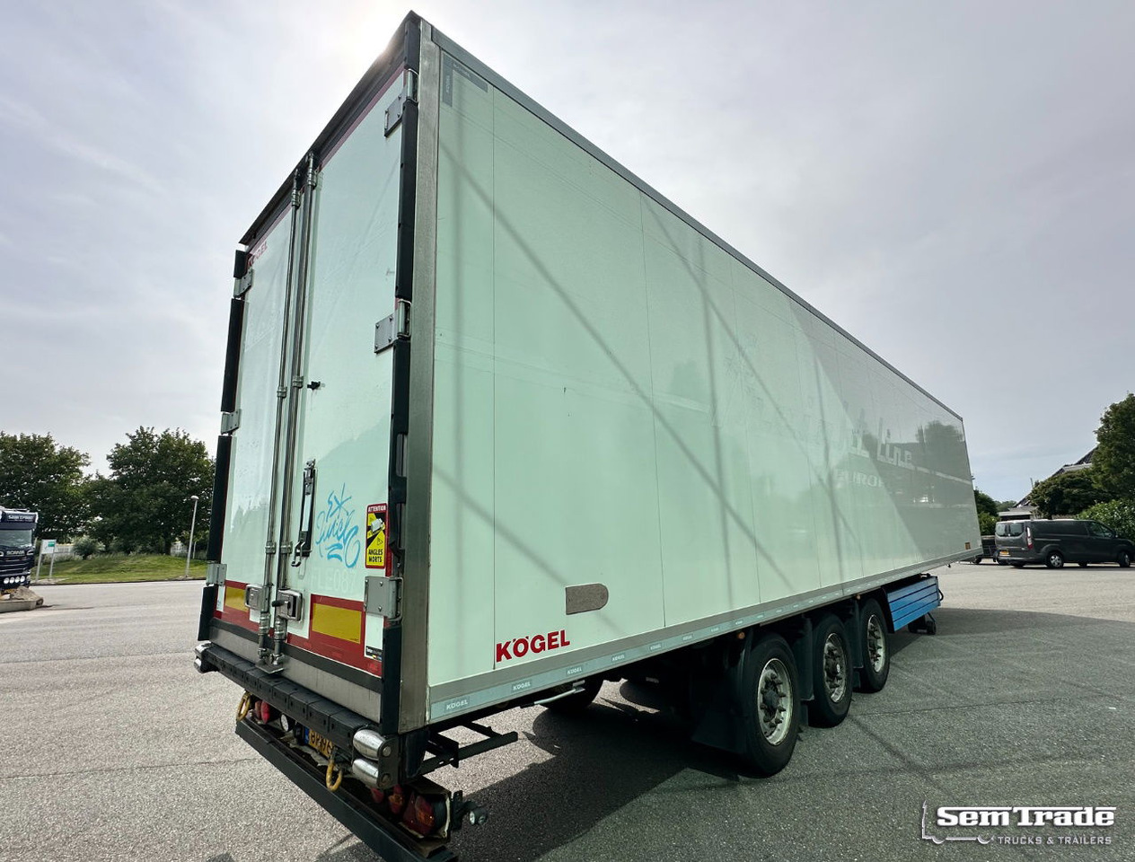 Kögel S24-4 Thermo King SLXi 300 Lift Axle 1340x250x270 CM Inside Super Condition - Refrigerated semi-trailer: picture 4 Kögel S24-4 Thermo King SLXi 300 Lift Axle 1340x250x270 CM Inside Super Condition - Refrigerated semi-trailer: picture 4