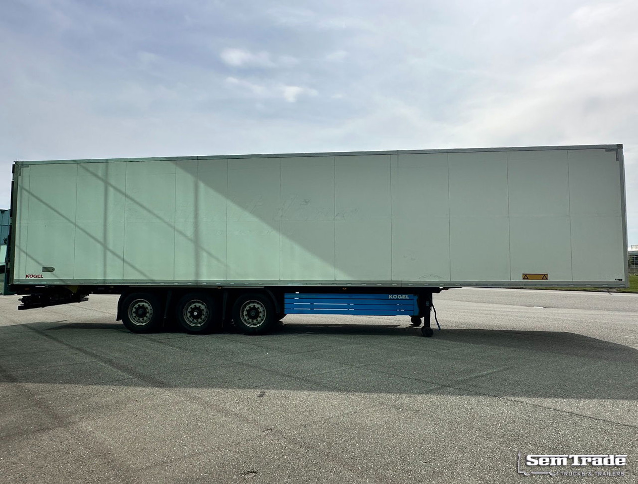 Kögel S24-4 Thermo King SLXi 300 Lift Axle 1340x250x270 CM Inside Super Condition - Refrigerated semi-trailer: picture 5 Kögel S24-4 Thermo King SLXi 300 Lift Axle 1340x250x270 CM Inside Super Condition - Refrigerated semi-trailer: picture 5