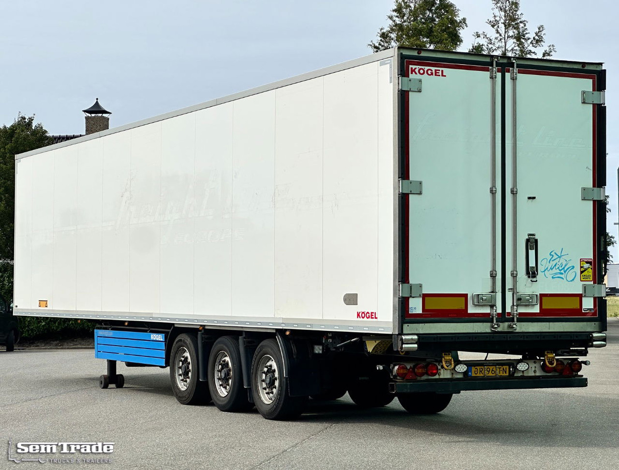 Kögel S24-4 Thermo King SLXi 300 Lift Axle 1340x250x270 CM Inside Super Condition - Refrigerated semi-trailer: picture 3 Kögel S24-4 Thermo King SLXi 300 Lift Axle 1340x250x270 CM Inside Super Condition - Refrigerated semi-trailer: picture 3