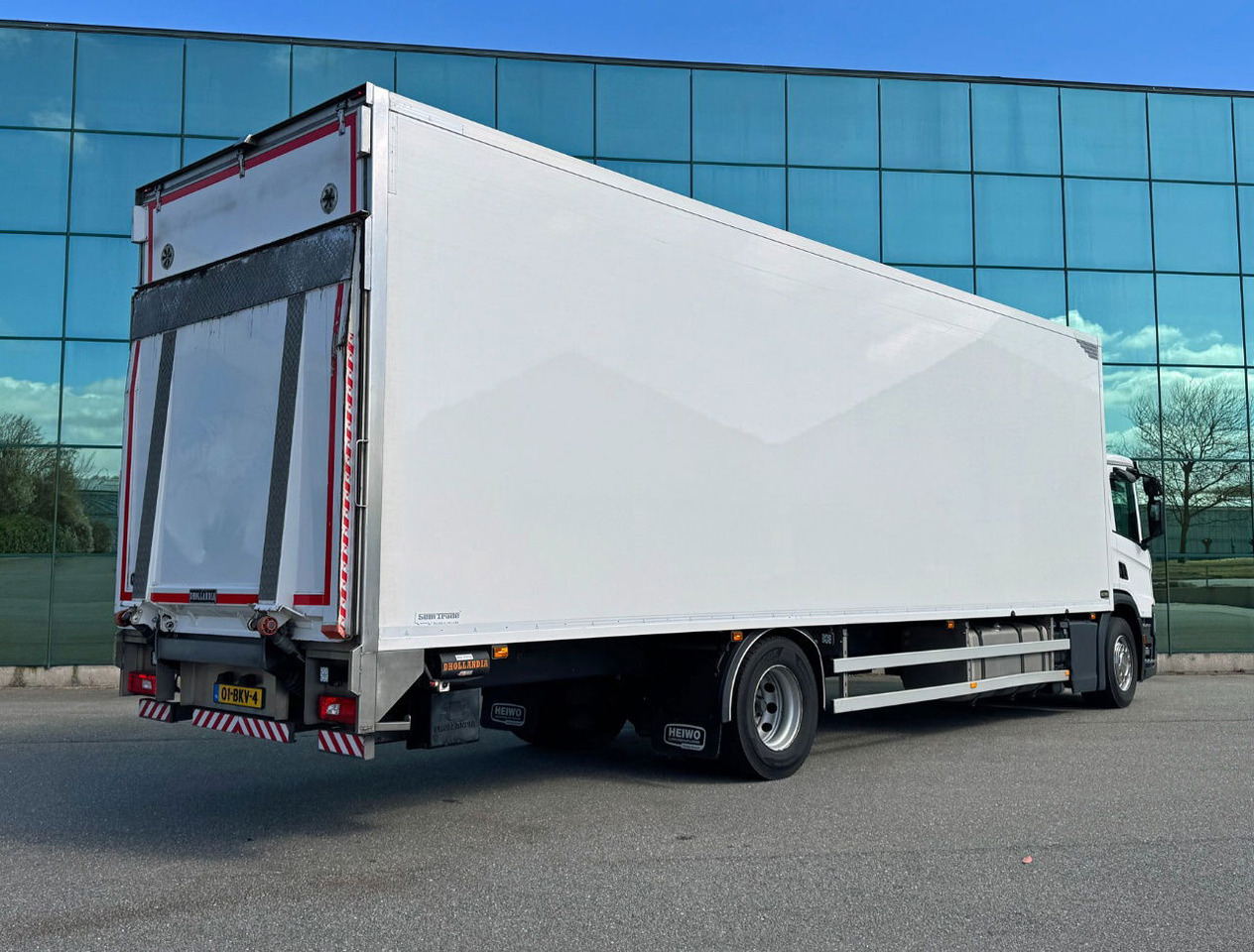 Scania P320 Heiwo 16 Karrenbak 275 CM Hoog Kachel 2.500 KG Klep Super Staat - Box truck: picture 4 Scania P320 Heiwo 16 Karrenbak 275 CM Hoog Kachel 2.500 KG Klep Super Staat - Box truck: picture 4