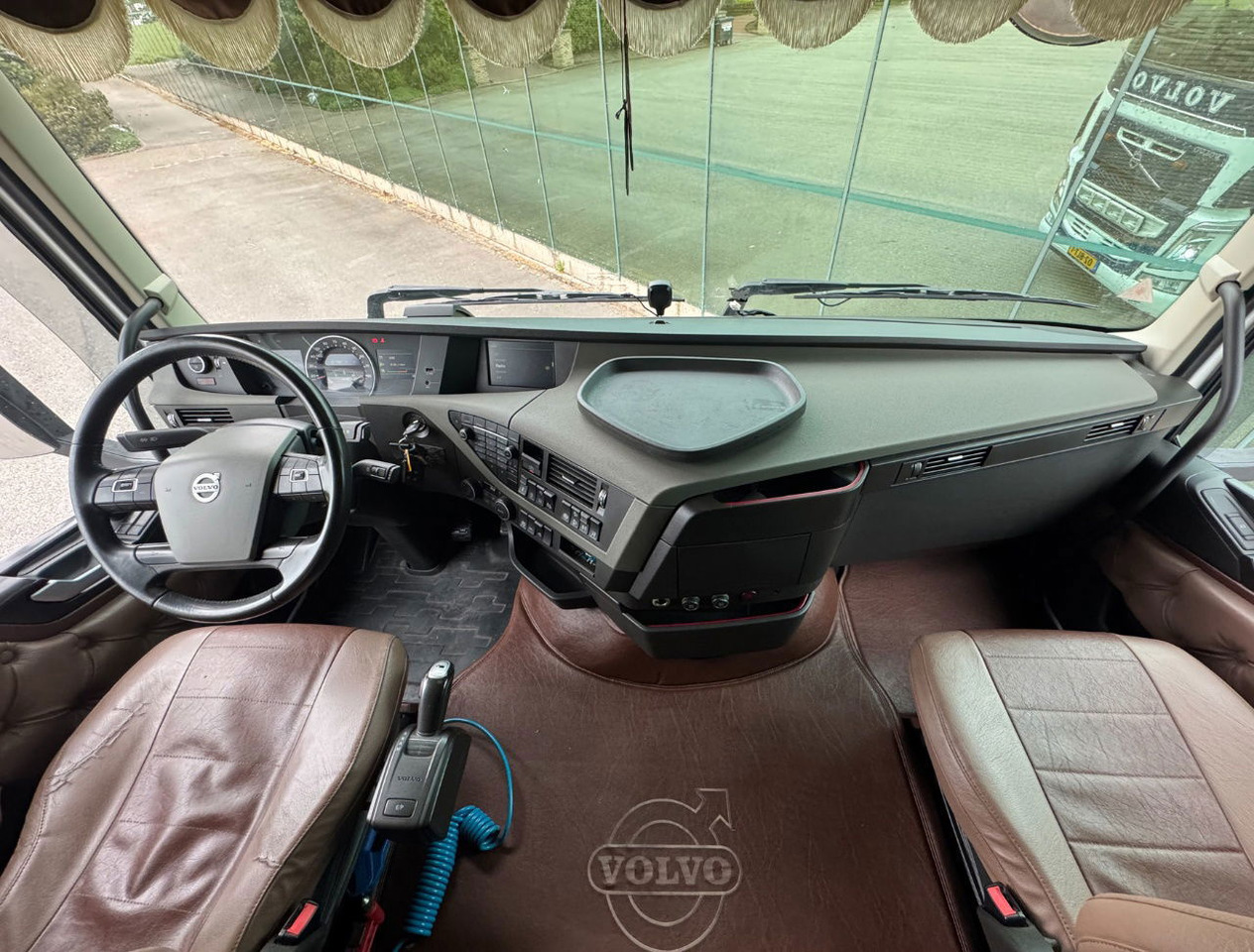 Tractor unit Volvo FH Globetrotter 6X2 701.000 KM Super Condition NL Truck: picture 9 Tractor unit Volvo FH Globetrotter 6X2 701.000 KM Super Condition NL Truck: picture 9