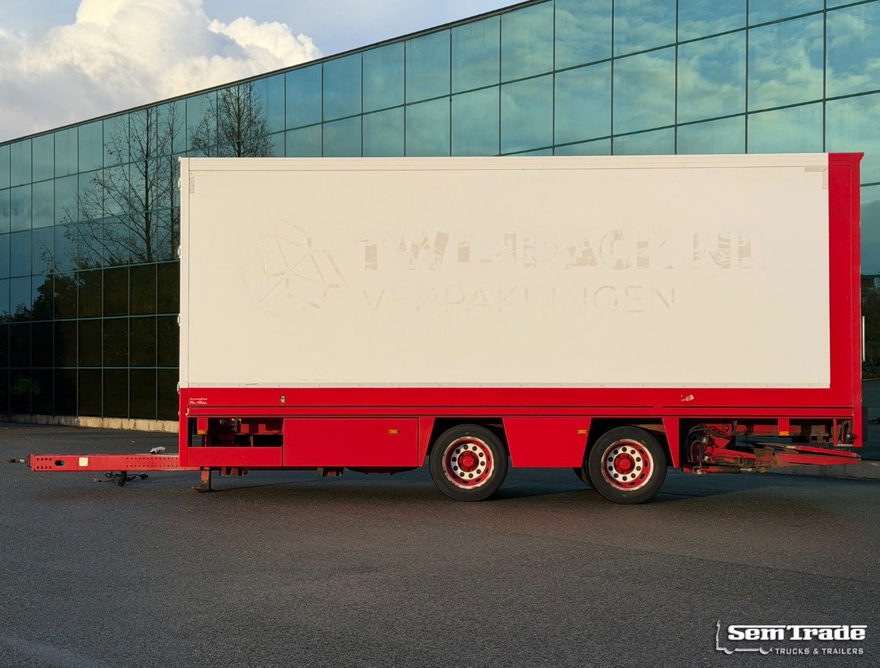 Trias 812-190 Theo Mulder Isolated BOX Disc Brakes Tail Lift - Closed box trailer: picture 2 Trias 812-190 Theo Mulder Isolated BOX Disc Brakes Tail Lift - Closed box trailer: picture 2