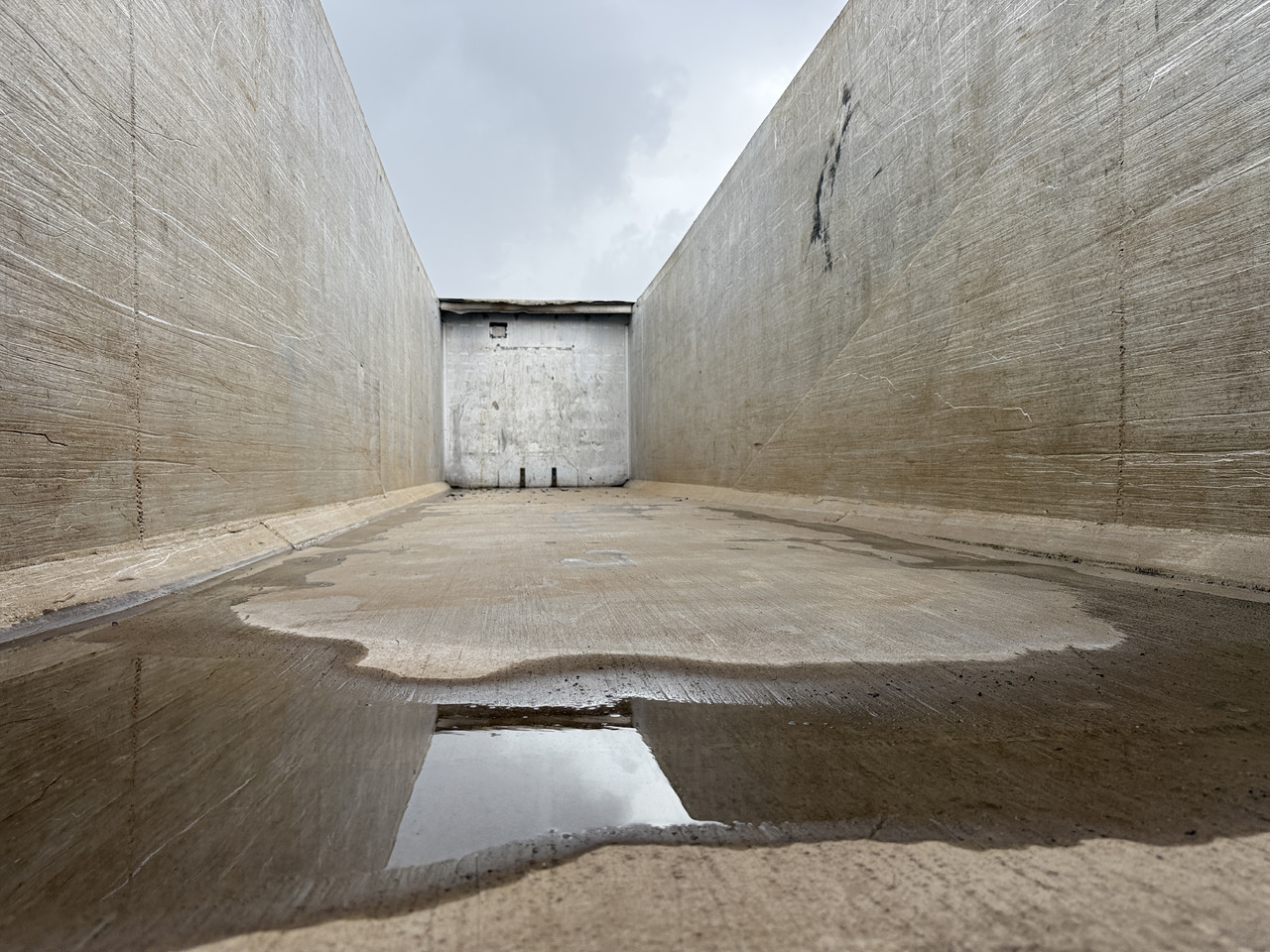 STAS 67m3 ADR classes EX II. FL. OX. AT - Tipper semi-trailer: picture 4 STAS 67m3 ADR classes EX II. FL. OX. AT - Tipper semi-trailer: picture 4