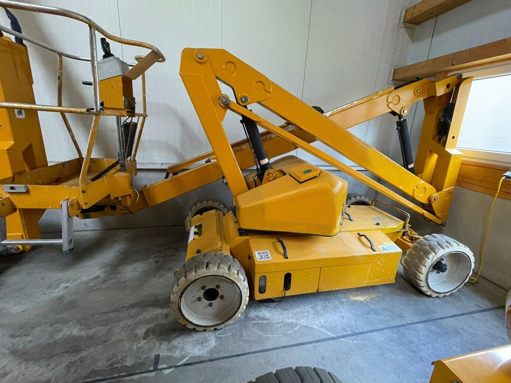 UPRIGHT AB38 / defect - Articulated boom lift: picture 2 UPRIGHT AB38 / defect - Articulated boom lift: picture 2