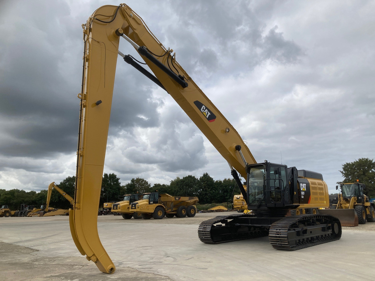 CATERPILLAR 352F Material Handler - Material handler: picture 3 CATERPILLAR 352F Material Handler - Material handler: picture 3
