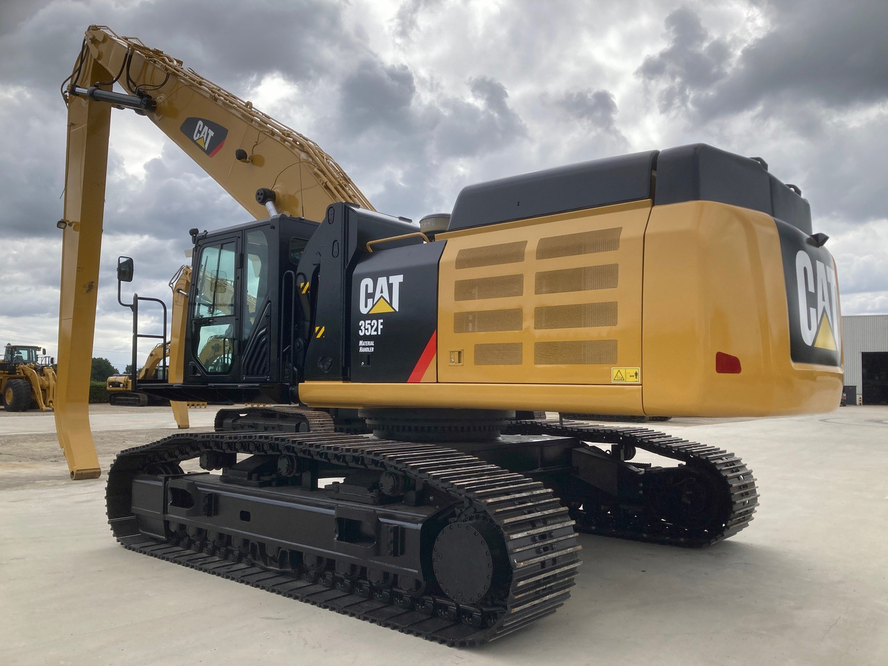 CATERPILLAR 352F Material Handler - Material handler: picture 1 CATERPILLAR 352F Material Handler - Material handler: picture 1