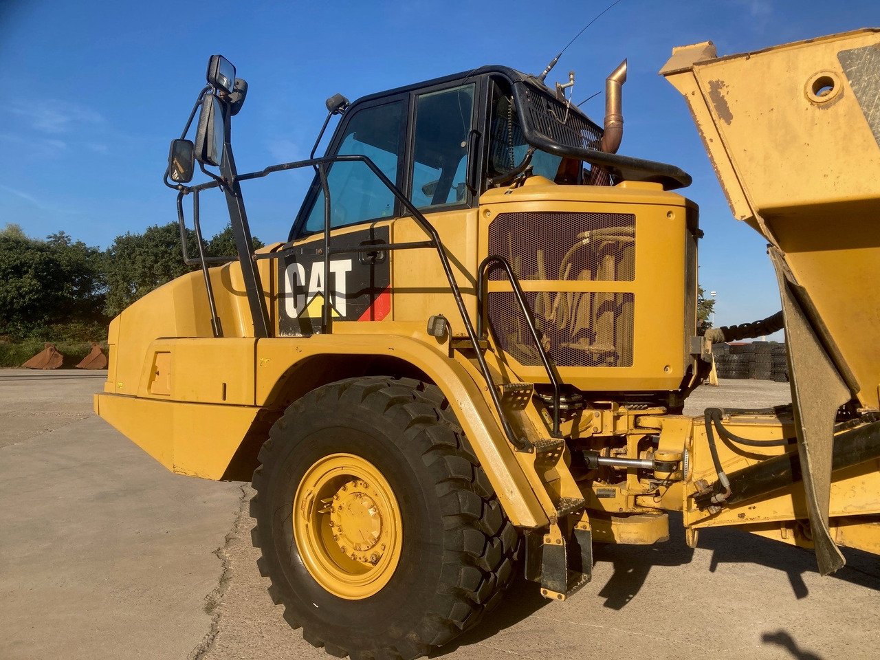CATERPILLAR 730C - Articulated dump truck: picture 2 CATERPILLAR 730C - Articulated dump truck: picture 2
