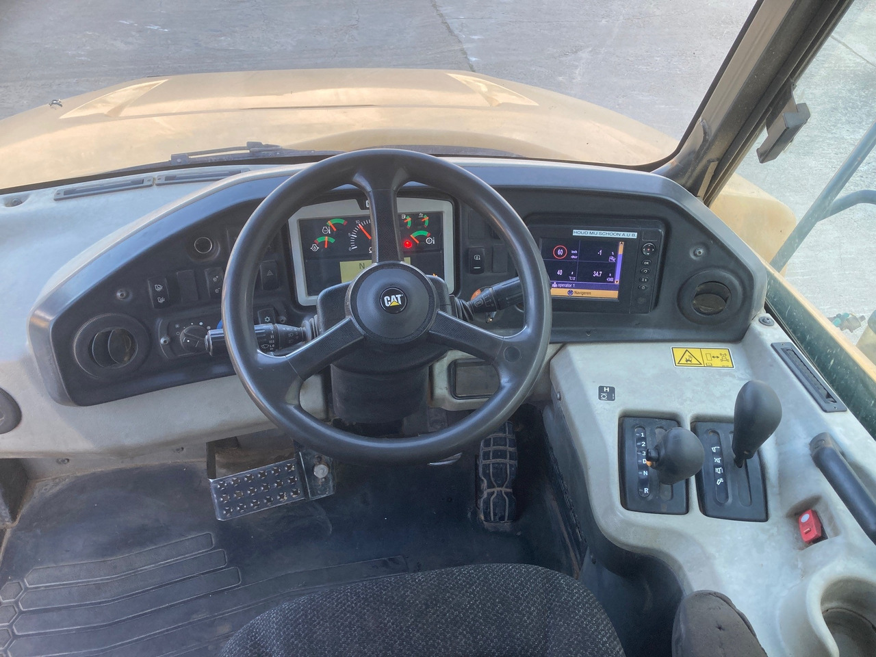 Articulated dump truck CATERPILLAR 730C: picture 10