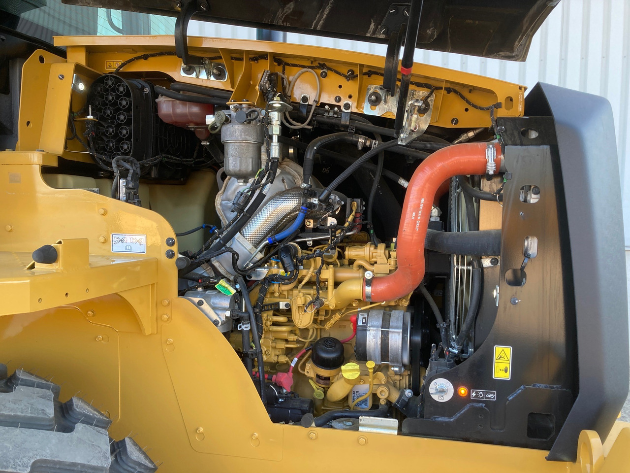 Wheel loader CATERPILLAR 910: picture 7