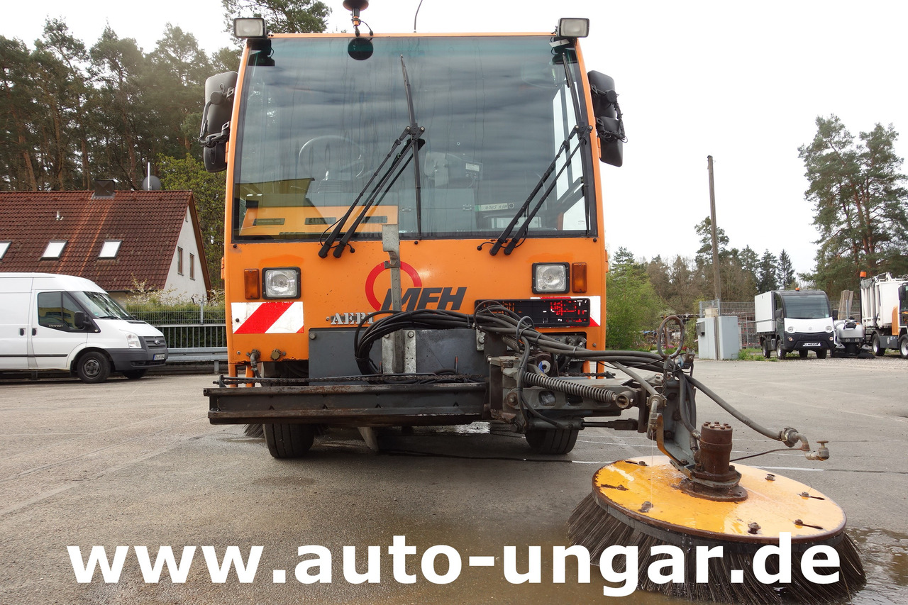 Aebi MFH 5000 Kehrmaschine Baujahr 2004 4-Rad Lenkung Wildkrautbesen - Road sweeper: picture 2 Aebi MFH 5000 Kehrmaschine Baujahr 2004 4-Rad Lenkung Wildkrautbesen - Road sweeper: picture 2