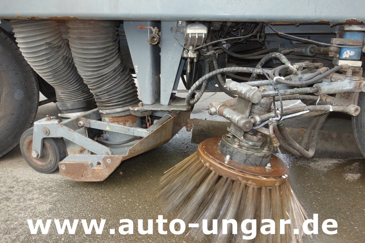 Aebi Schmidt MFH 5000 Kehrmaschine 4-Rad Lenkung Wildkrautbesen - Road sweeper: picture 5 Aebi Schmidt MFH 5000 Kehrmaschine 4-Rad Lenkung Wildkrautbesen - Road sweeper: picture 5