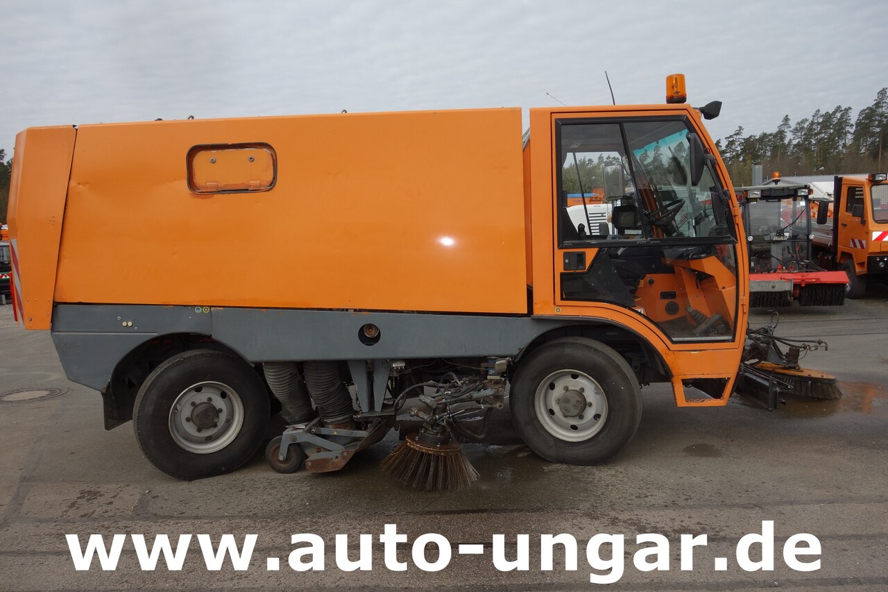 Aebi Schmidt MFH 5000 Kehrmaschine 4-Rad Lenkung Wildkrautbesen - Road sweeper: picture 4 Aebi Schmidt MFH 5000 Kehrmaschine 4-Rad Lenkung Wildkrautbesen - Road sweeper: picture 4