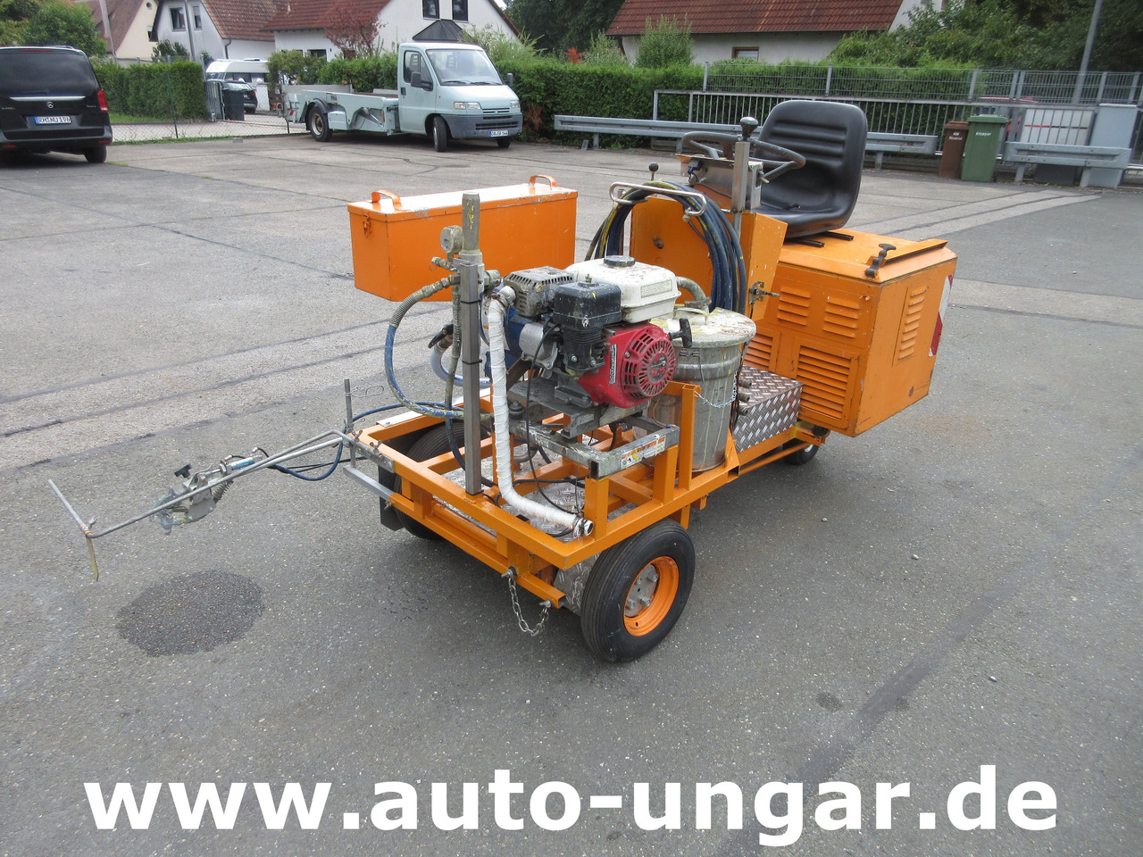 Graco LineLazer II 5900 auf Zindel VarioZet Linedriver Perlstreuer + Airless-Farb-Spritze Hofmann - Asphalt machine: picture 2 Graco LineLazer II 5900 auf Zindel VarioZet Linedriver Perlstreuer + Airless-Farb-Spritze Hofmann - Asphalt machine: picture 2