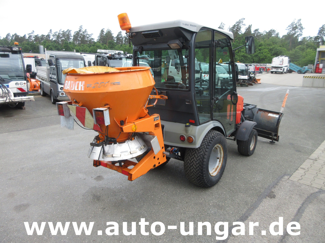 HAKO Hakotrac 2650 DA Winterdienst Schneepflug & Streuer 4x4 Zapfwelle Hydraulik - Municipal tractor: picture 4 HAKO Hakotrac 2650 DA Winterdienst Schneepflug & Streuer 4x4 Zapfwelle Hydraulik - Municipal tractor: picture 4