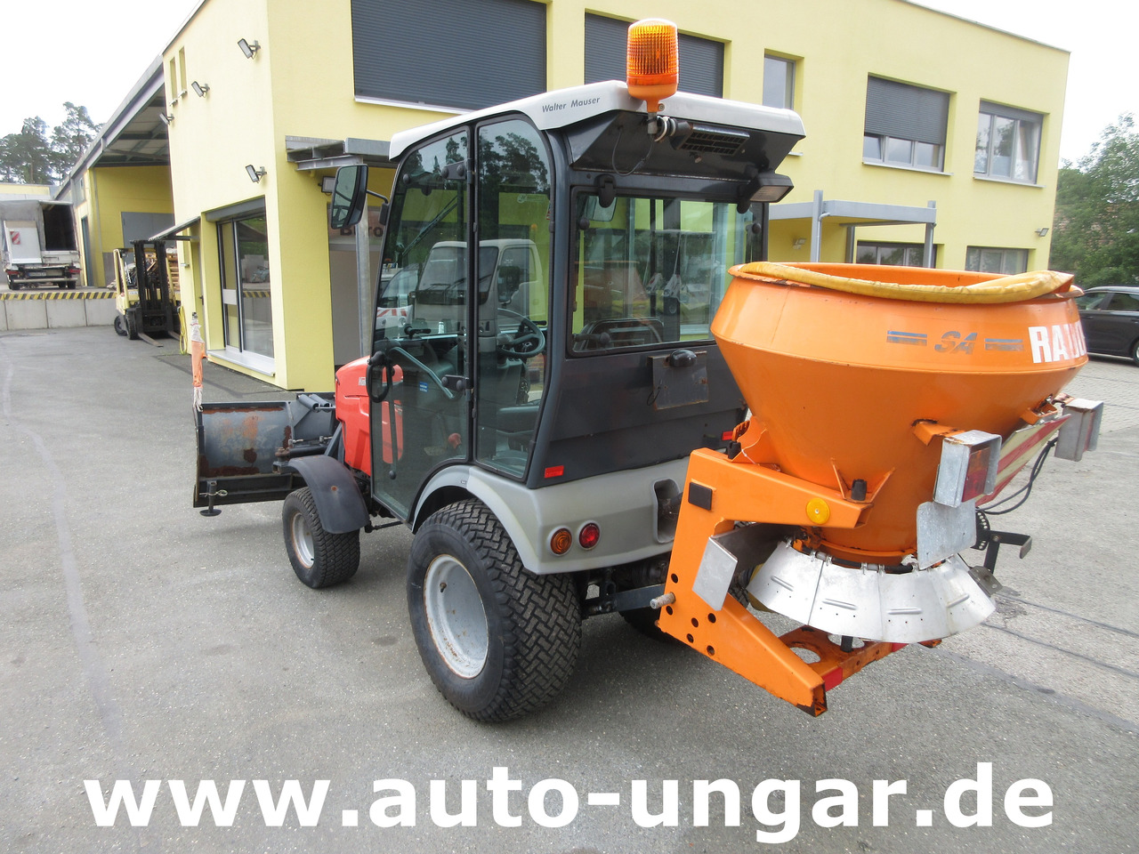 HAKO Hakotrac 2650 DA Winterdienst Schneepflug & Streuer 4x4 Zapfwelle Hydraulik - Municipal tractor: picture 5 HAKO Hakotrac 2650 DA Winterdienst Schneepflug & Streuer 4x4 Zapfwelle Hydraulik - Municipal tractor: picture 5