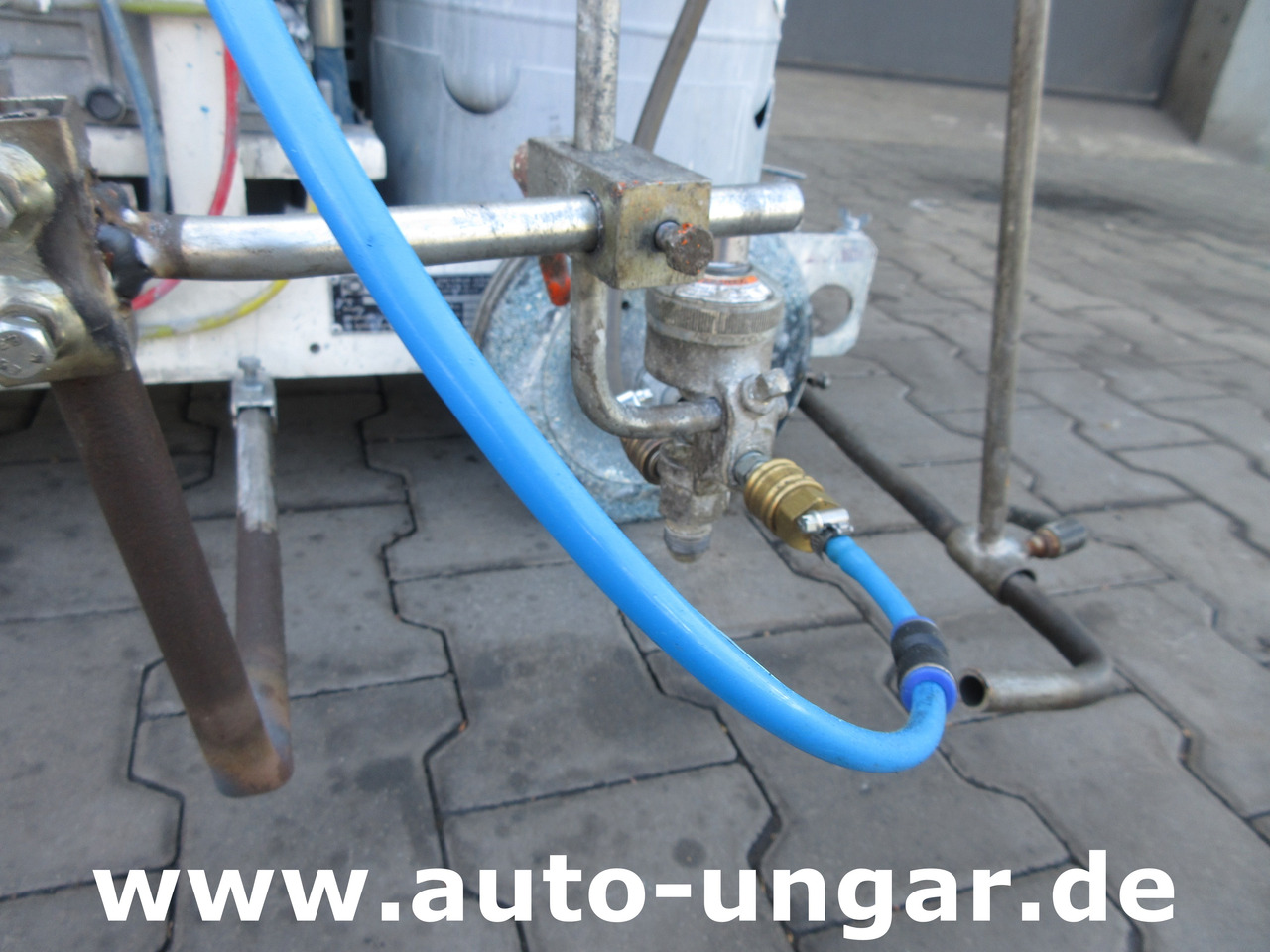 Hofmann H5-1 Straßenmarkierungsmaschine Roadmarking Machine Graco Markiermaschine - Asphalt machine: picture 3 Hofmann H5-1 Straßenmarkierungsmaschine Roadmarking Machine Graco Markiermaschine - Asphalt machine: picture 3