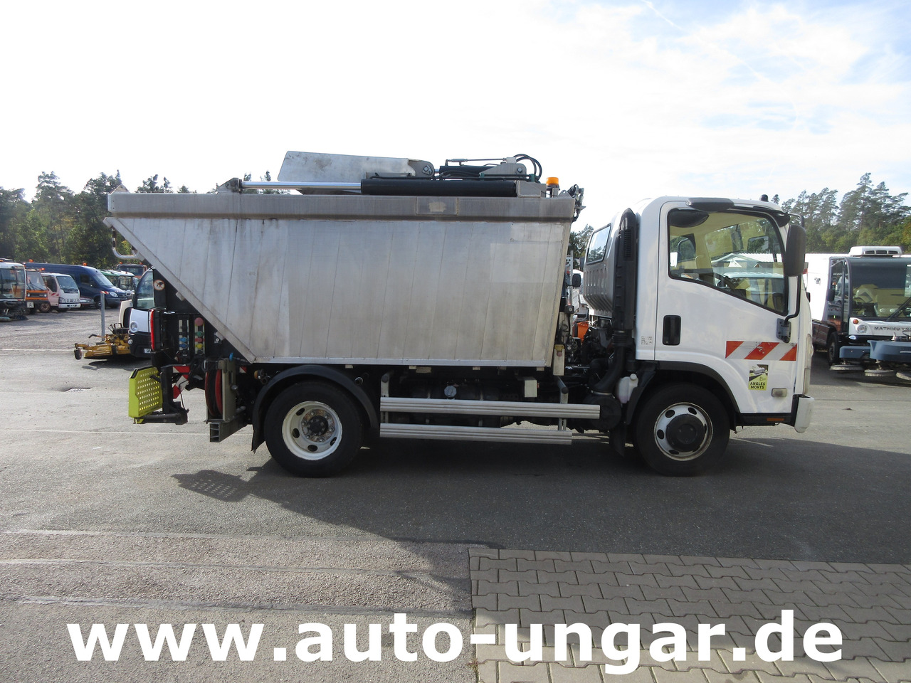 Isuzu NPR 75 Müllwagen Provence Benne - Faun Lifter Presse Kipper Trittbrett Bj 12 - Refuse truck: picture 2 Isuzu NPR 75 Müllwagen Provence Benne - Faun Lifter Presse Kipper Trittbrett Bj 12 - Refuse truck: picture 2