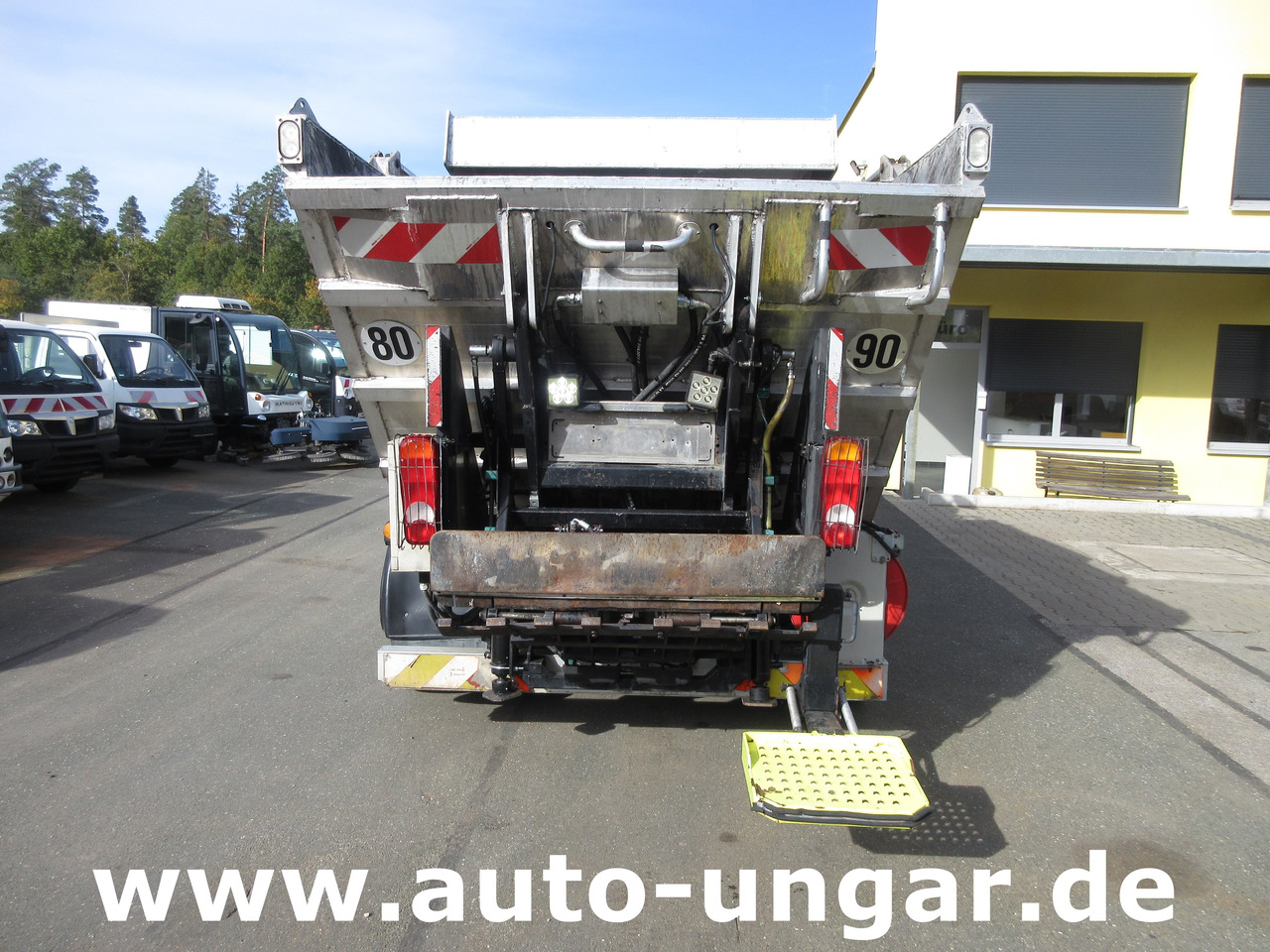 Isuzu NPR 75 Müllwagen Provence Benne - Faun Lifter Presse Kipper Trittbrett Bj 12 - Refuse truck: picture 3 Isuzu NPR 75 Müllwagen Provence Benne - Faun Lifter Presse Kipper Trittbrett Bj 12 - Refuse truck: picture 3