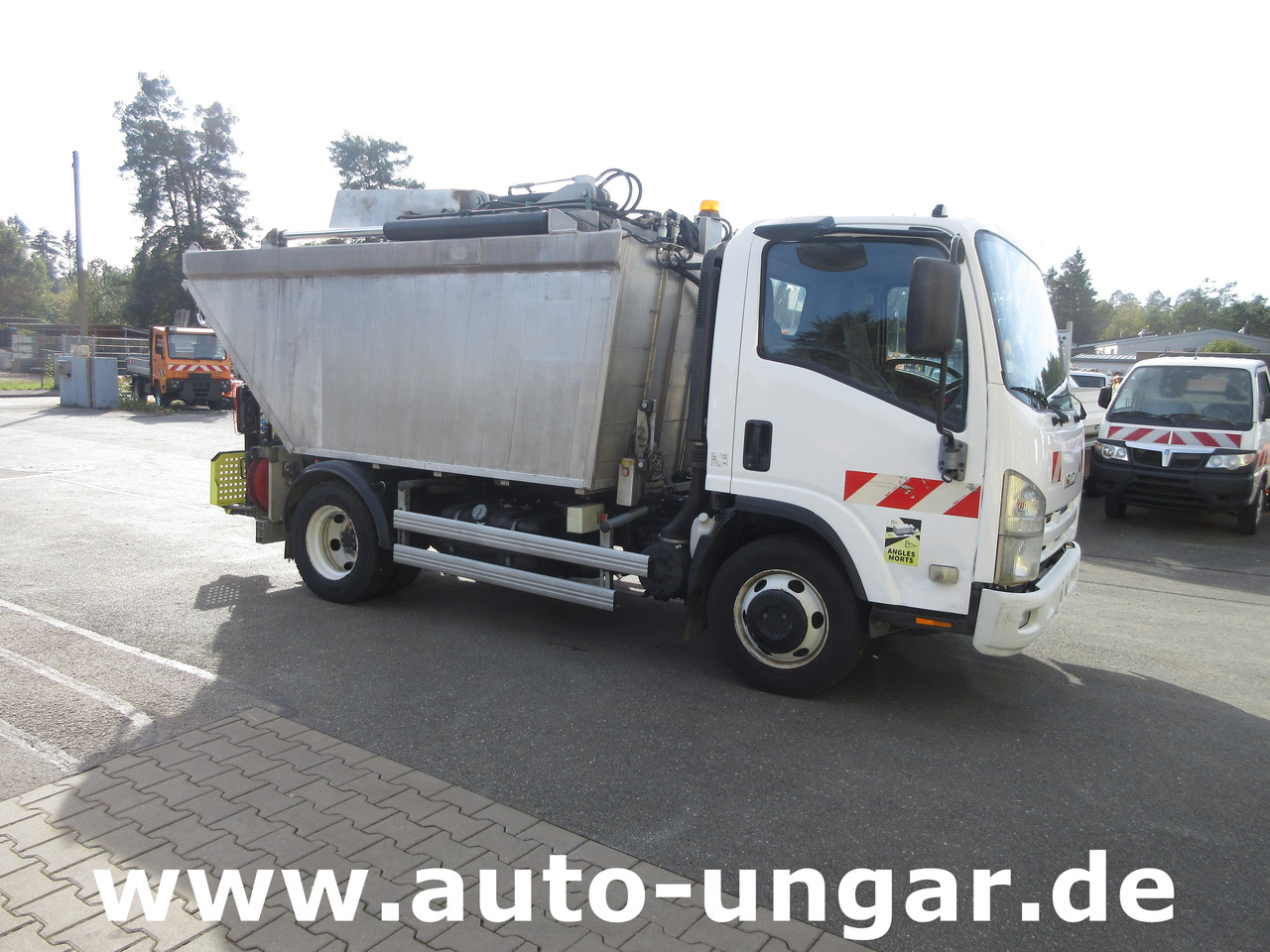 Isuzu NPR 75 Müllwagen Provence Benne - Faun Lifter Presse Kipper Trittbrett Bj 12 - Refuse truck: picture 1 Isuzu NPR 75 Müllwagen Provence Benne - Faun Lifter Presse Kipper Trittbrett Bj 12 - Refuse truck: picture 1