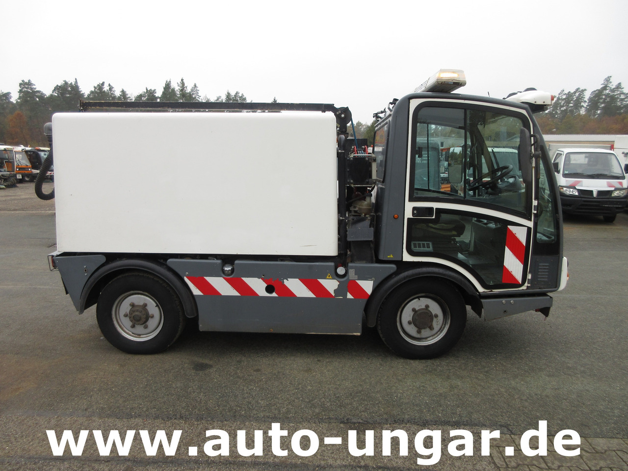 BOSCHUNG L3 Laveuse Kärcher Baujahr 2015 mit Hochdruckreiniger am Heck - Municipal/ Special vehicle: picture 3 BOSCHUNG L3 Laveuse Kärcher Baujahr 2015 mit Hochdruckreiniger am Heck - Municipal/ Special vehicle: picture 3