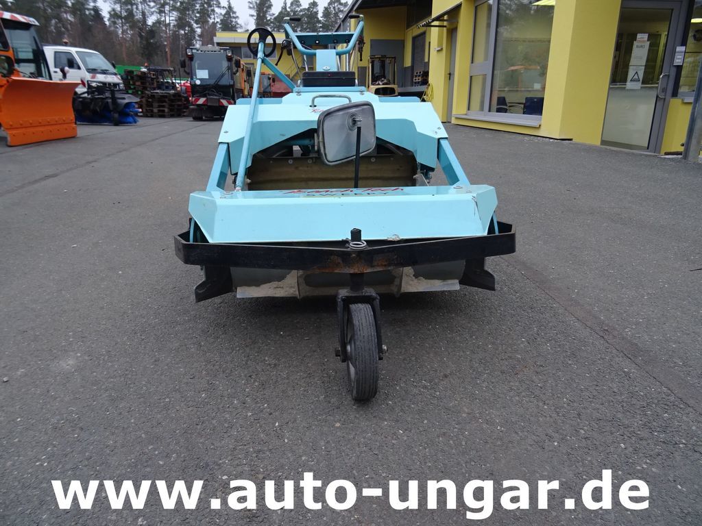 KASSBOHRER Kässbohrer BeachTech Sweepy Strandreiniger - Municipal/ Special vehicle: picture 3 KASSBOHRER Kässbohrer BeachTech Sweepy Strandreiniger - Municipal/ Special vehicle: picture 3