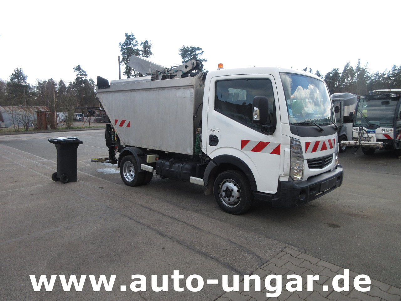Renault Maxity 130 Müllwagen 3.500kg Lifter Presse Kipper Provence Benne Medium - Refuse truck: picture 1 Renault Maxity 130 Müllwagen 3.500kg Lifter Presse Kipper Provence Benne Medium - Refuse truck: picture 1