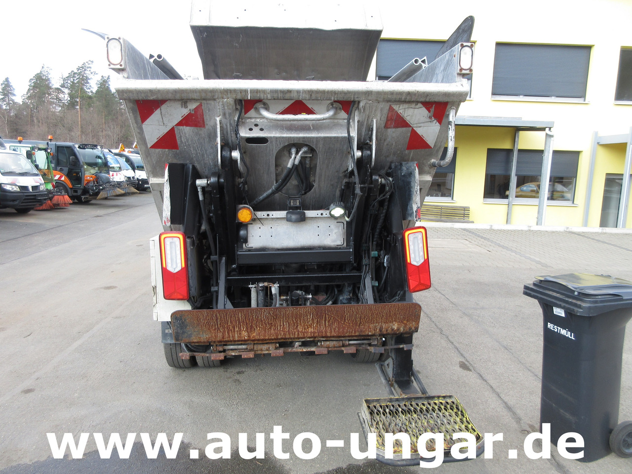 Renault Maxity 130 Müllwagen 3.500kg Lifter Presse Kipper Provence Benne Medium - Refuse truck: picture 5 Renault Maxity 130 Müllwagen 3.500kg Lifter Presse Kipper Provence Benne Medium - Refuse truck: picture 5