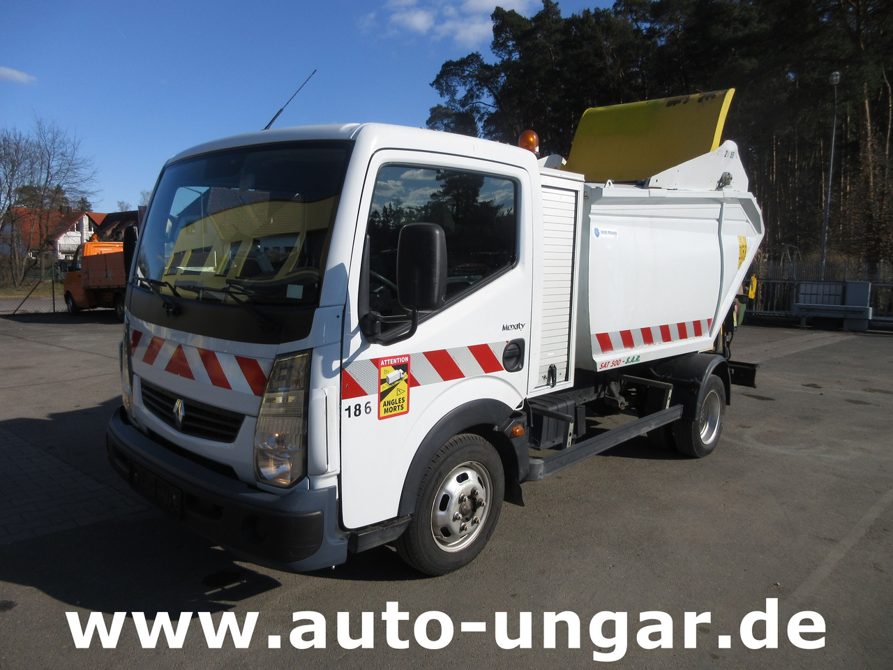Renault Maxity 130 Müllwagen IRIDE SAT 500 Bj. 2010 4.500kg Presse Schüttung Kipper - Refuse truck: picture 1 Renault Maxity 130 Müllwagen IRIDE SAT 500 Bj. 2010 4.500kg Presse Schüttung Kipper - Refuse truck: picture 1