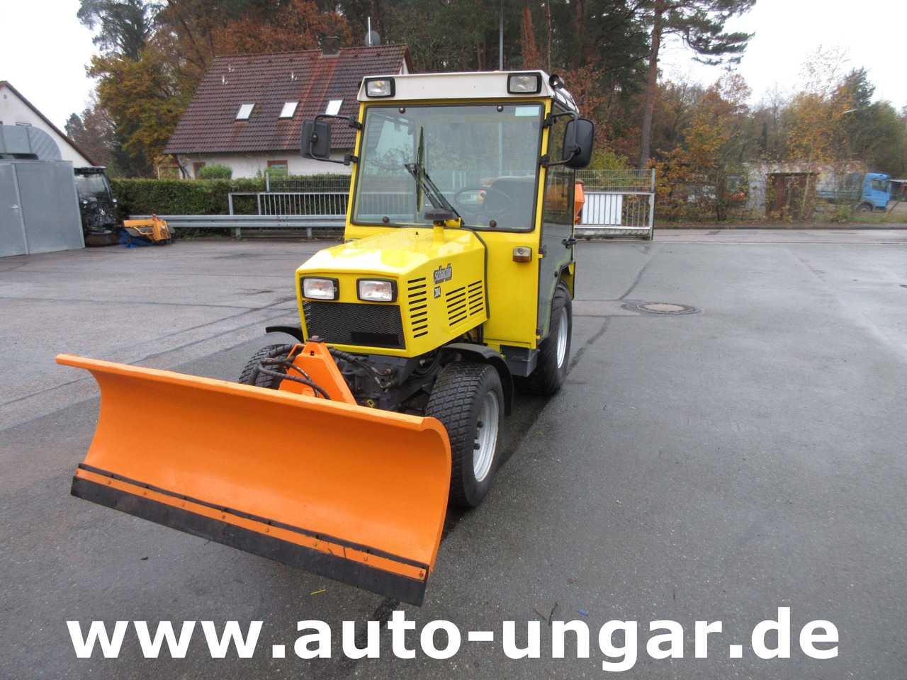 Schanzlin 304 Diesel 4x4 Winterdienst Pflug & Streuer 2-Sitzer Zapfwelle - Municipal tractor: picture 1 Schanzlin 304 Diesel 4x4 Winterdienst Pflug & Streuer 2-Sitzer Zapfwelle - Municipal tractor: picture 1