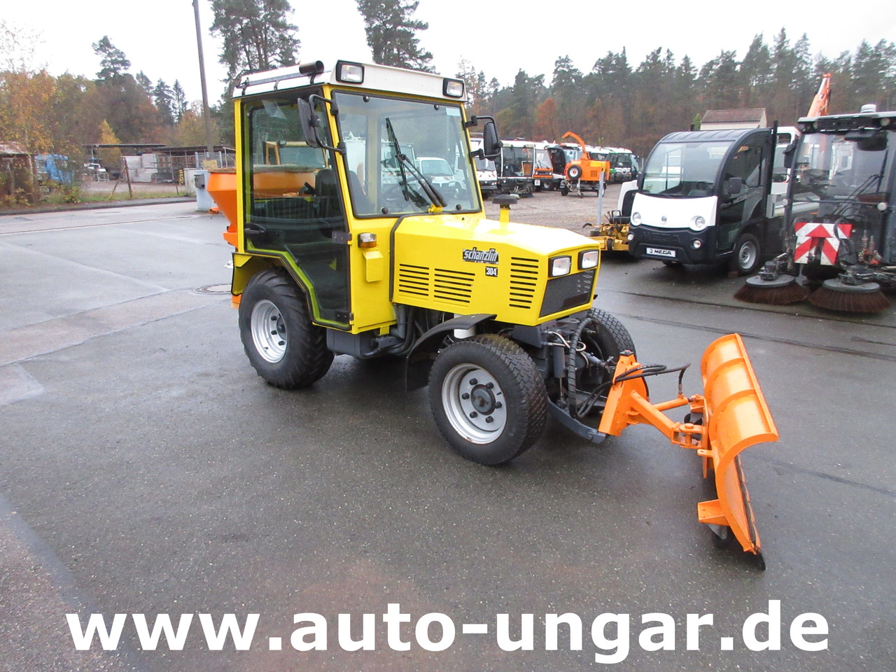 Schanzlin 304 Diesel 4x4 Winterdienst Pflug & Streuer 2-Sitzer Zapfwelle - Municipal tractor: picture 2 Schanzlin 304 Diesel 4x4 Winterdienst Pflug & Streuer 2-Sitzer Zapfwelle - Municipal tractor: picture 2