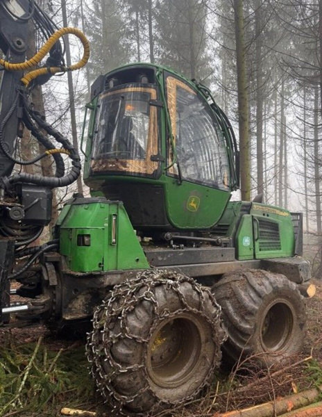 John Deere 1010E 8W - Forestry trailer: picture 3 John Deere 1010E 8W - Forestry trailer: picture 3