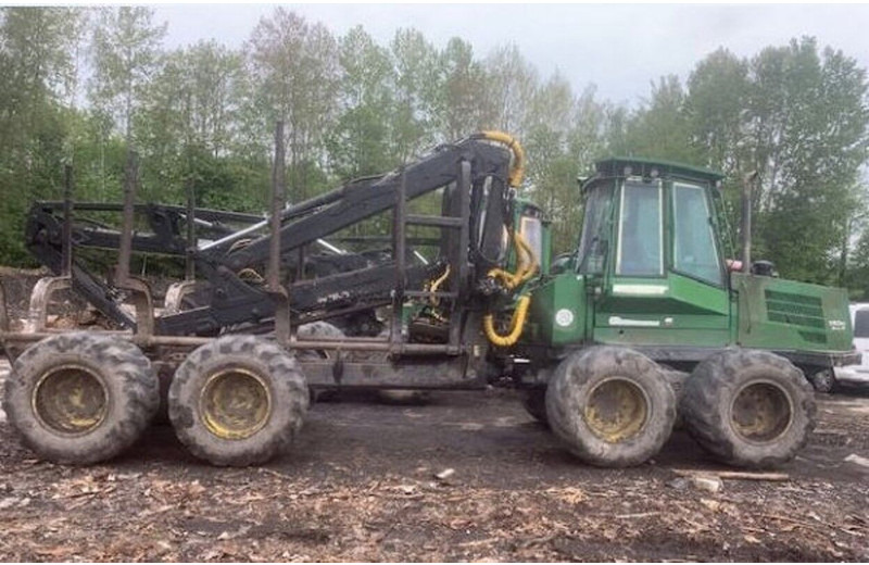 John Deere 1110D EcoIII 8W - Forestry trailer: picture 1 John Deere 1110D EcoIII 8W - Forestry trailer: picture 1