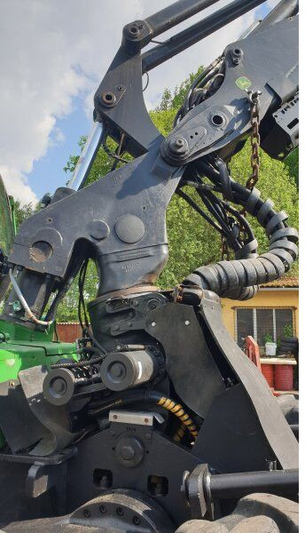 John Deere 1270E 6W - Felling head: picture 5 John Deere 1270E 6W - Felling head: picture 5