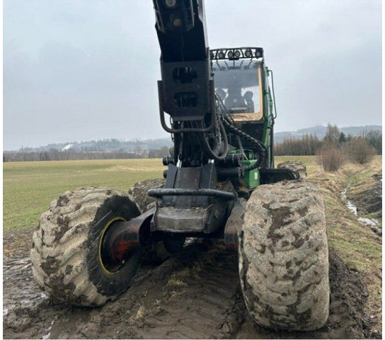 John Deere 1470E 6W +(2016) H415 - Felling head: picture 3 John Deere 1470E 6W +(2016) H415 - Felling head: picture 3