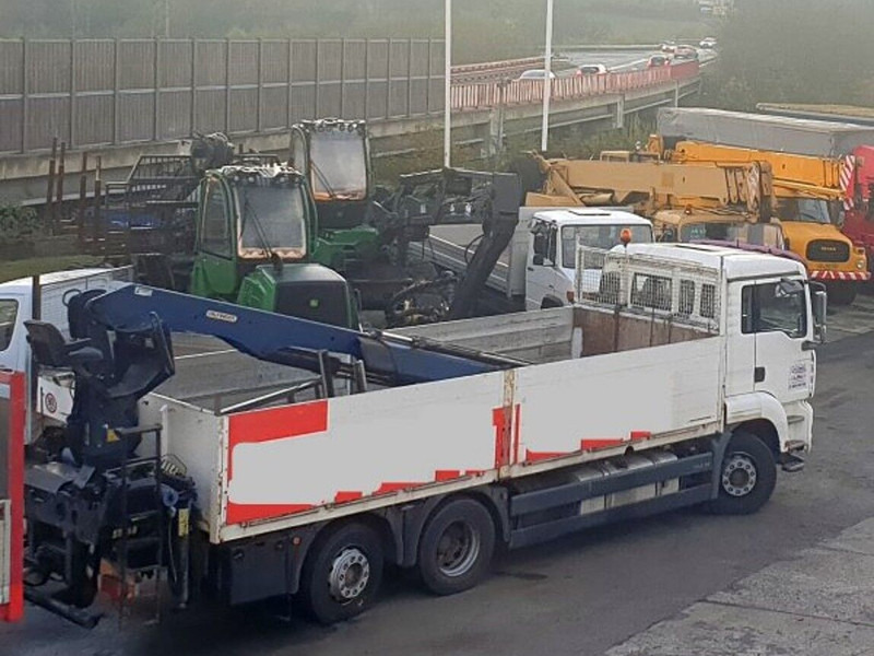 MAN 6x2 EUR4 TGA 26.430 BL crane REMOTE - Dropside/ Flatbed truck, Crane truck: picture 1 MAN 6x2 EUR4 TGA 26.430 BL crane REMOTE - Dropside/ Flatbed truck, Crane truck: picture 1