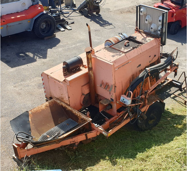 Strassmayr Patchmatic STP 1008 (incomplete! nicht/nie-komplet - Asphalt machine: picture 2 Strassmayr Patchmatic STP 1008 (incomplete! nicht/nie-komplet - Asphalt machine: picture 2