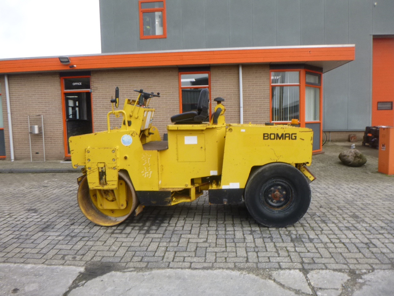 BOMAG BW123AC - Combination roller: picture 1 BOMAG BW123AC - Combination roller: picture 1