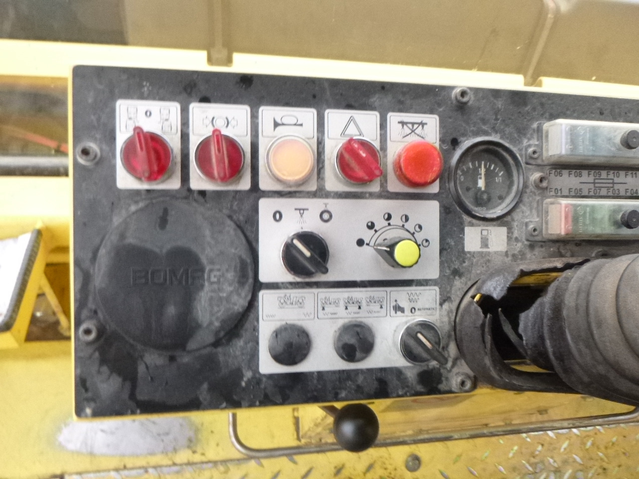 Combination roller BOMAG BW151AC-2: picture 25