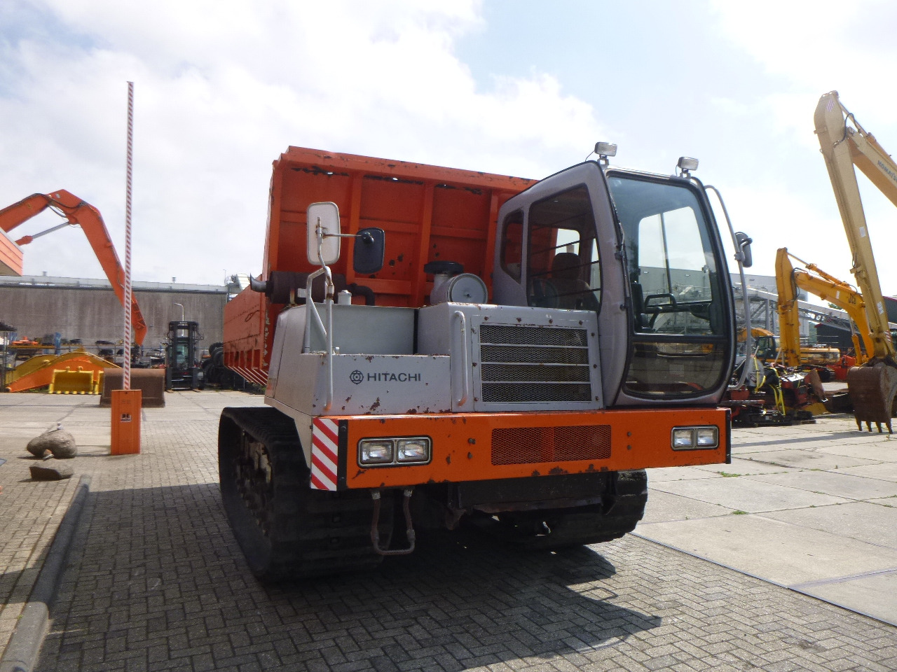 HITACHI CG110D-SC - Tracked dumper: picture 4 HITACHI CG110D-SC - Tracked dumper: picture 4