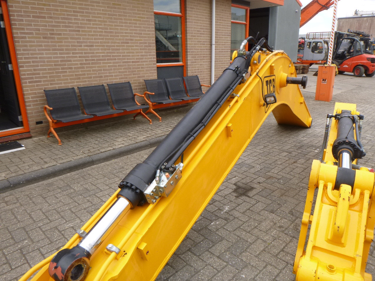 New Boom for Crawler excavator JCB JS200/JS210/JS220: picture 7
